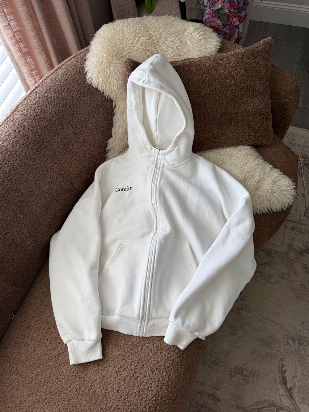 Comfrt Oversized White Zip Up Sweatshirt